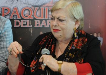 Paquita la del Barrio es hospitalizada