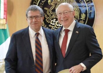 Ken Salazar se despide de San Lázaro