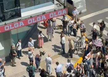 Católicos realizan ‘rezo de protesta’ por sketch navideño