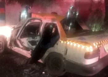 Taxi choca y mueren sus dos pasajeros