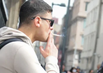 Milán prohibirá fumar en zonas públicas