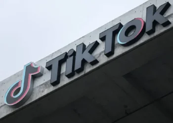 Trump pide a Corte que suspenda ley que prohibe TikTok