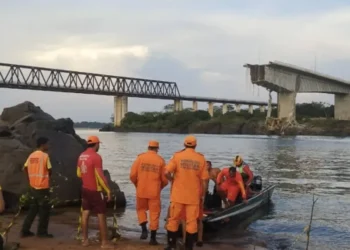 Suben a 10 los muertos por colapso de puente en Brasil