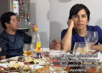 Mamá se aburre en la cena navideña mientras su esposo habla de One Piece y Naruto