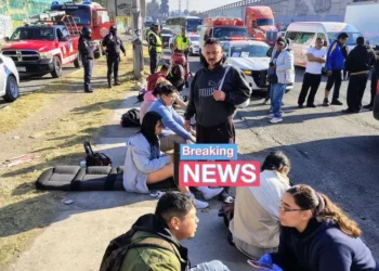 Accidente en la México-Pachuca: Combi choca contra autobús por exceso de velocidad