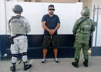 Exmando de Seguridad Pública es detenido con armas