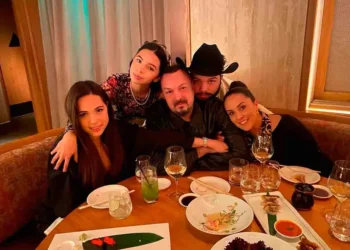 Pepe Aguilar cierra un polémico 2024 con una foto y un mensaje para sus críticos