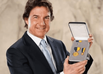 Tom Cruise recibe reconocimiento de la Marina de EU por la película "Top Gun"