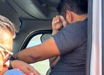 Trailero llora tras accidente, teme perder su empleo