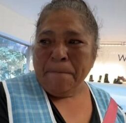 Influencer lleva de compras a señora de bajos recursos