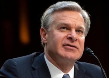 Director del FBI renunciará en enero