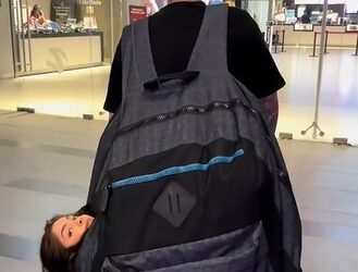 Influencer usa mochila gigante para entrar gratis al cine