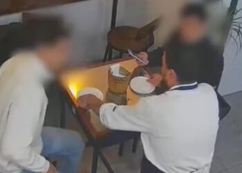 Chef da solo pan y agua a influencers que querían comer gratis