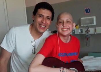 Padre compra casa con donaciones para tratar el cáncer de su hijo