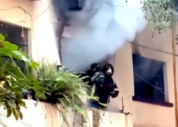 Se incendia departamento en calle Hamburgo en CDMX