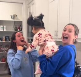 Mujer sorprende a familia con su hija adoptiva