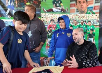 Héctor Herrera dice que le saldrán ronchas al firmar playera del América