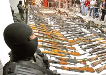 EU capacita a 3 mil agentes mexicanos en tráfico de armas