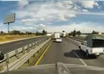 Fatal accidente; tráiler destruye auto en la Puebla- Orizaba