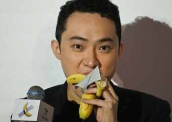 Empresario que se comió plátano de 6.2 MDD,  enfrenta cargos ante la justicia