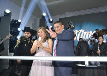 Alcalde de Ecatepec gasta 2.5 MDP en XV años de su hija