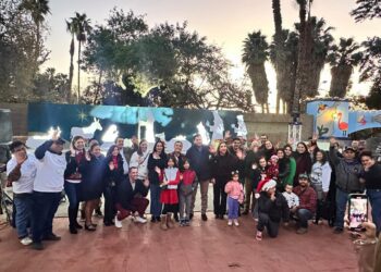 Encabeza presidente municipal Ismael Burgueño el encendido de luz del nacimiento en el parque Morelos