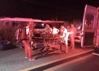 Vuelca autobús en Acapulco-Zihuatanejo: 2 muertos
