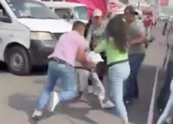 Disputa vial en Ixtapaluca desata intensa pelea entre hombres y mujeres