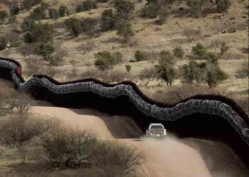 Trump promete seguir construyendo el muro, aunque es costoso