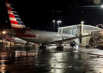 Falla técnica detuvo vuelos de American Airlines en Nochebuena