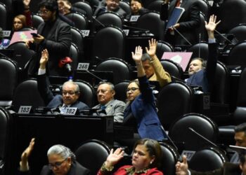 Diputados aprueban regulación para plataformas digitales