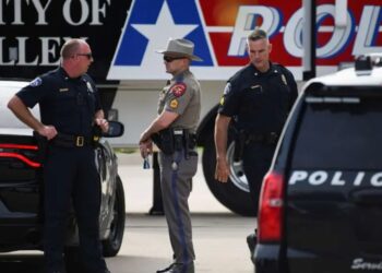 Hombre recibe 35 años de prisión por escupir a un policía