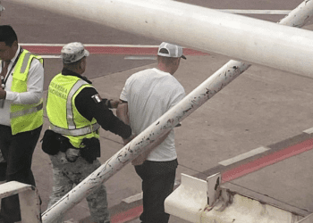 FGR investiga al hombre que intentó desviar un avión hacia EU