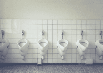 Joven muere en el baño de un salón de fiestas durante una posada