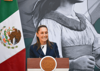 Sheinbaum reconoce a ingenieros de la Sedena