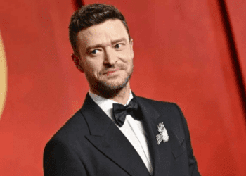 Justin Timberlake sufre penoso accidente en un concierto a causa de su vestuario