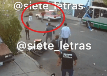 Taxista atropella y mata a hombre en Coyoacán tras riña con vecinos