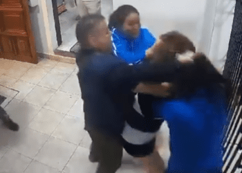 María Elena Ríos protagoniza pelea con otra mujer; hay opiniones divididas