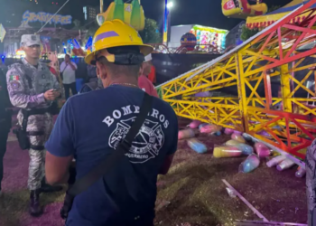 Juego mecánico se desploma en feria navideña en Acapulco