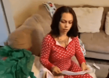 Hombre regala a su esposa los papeles del divorcio en Navidad después de descubrir que el hijo no era suyo