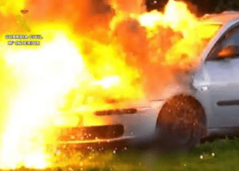 Arrestan en España a influencer que enseñaba a fabricar explosivos en Youtube