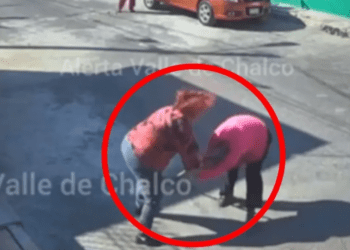 Mujer golpea a una abuelita en Valle de Chalco, Estado de México