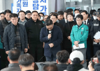 Avionazo en Corea del Sur causa conmoción y lágrimas en el aeropuerto de Muan