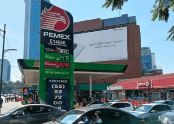 Sheinbaum niega ‘gasolinazo’ para 2025; habrá revisión de precios
