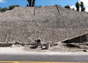 Descubren pirámide durante construcción de carretera…. ¡y la vuelven a enterrar!