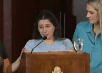 Joven acusó falsamente a su padre de abuso sexual y ahora busca sacarlo de la cárcel