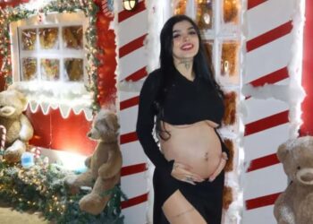 Karely Ruiz sorprende con fotos atrevidas de su embarazo