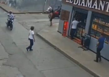 Motociclista embiste mortalmente a una maestra de 65 años