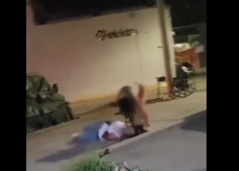 Se viraliza video del pasado mes de agosto, donde mujer es golpeada por otra por el “amor de un hombre”