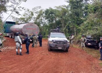 Enfrentamiento entre policías y huachicoleros en Veracruz